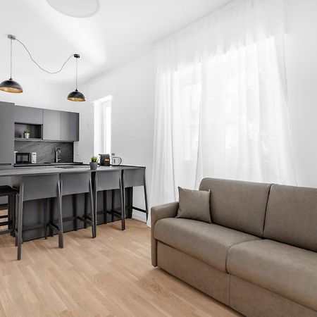 Mi Casa - Appartamento In Ponte Nuovo Милан Экстерьер фото