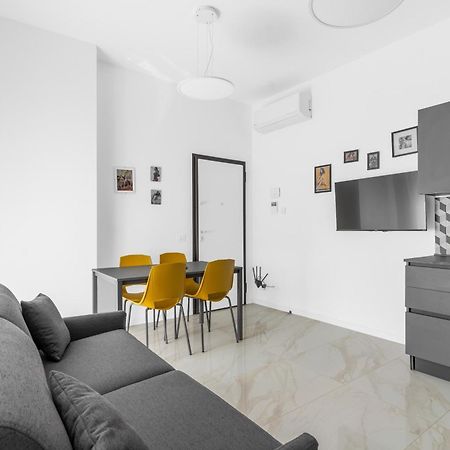 Mi Casa - Appartamento In Ponte Nuovo Милан Экстерьер фото