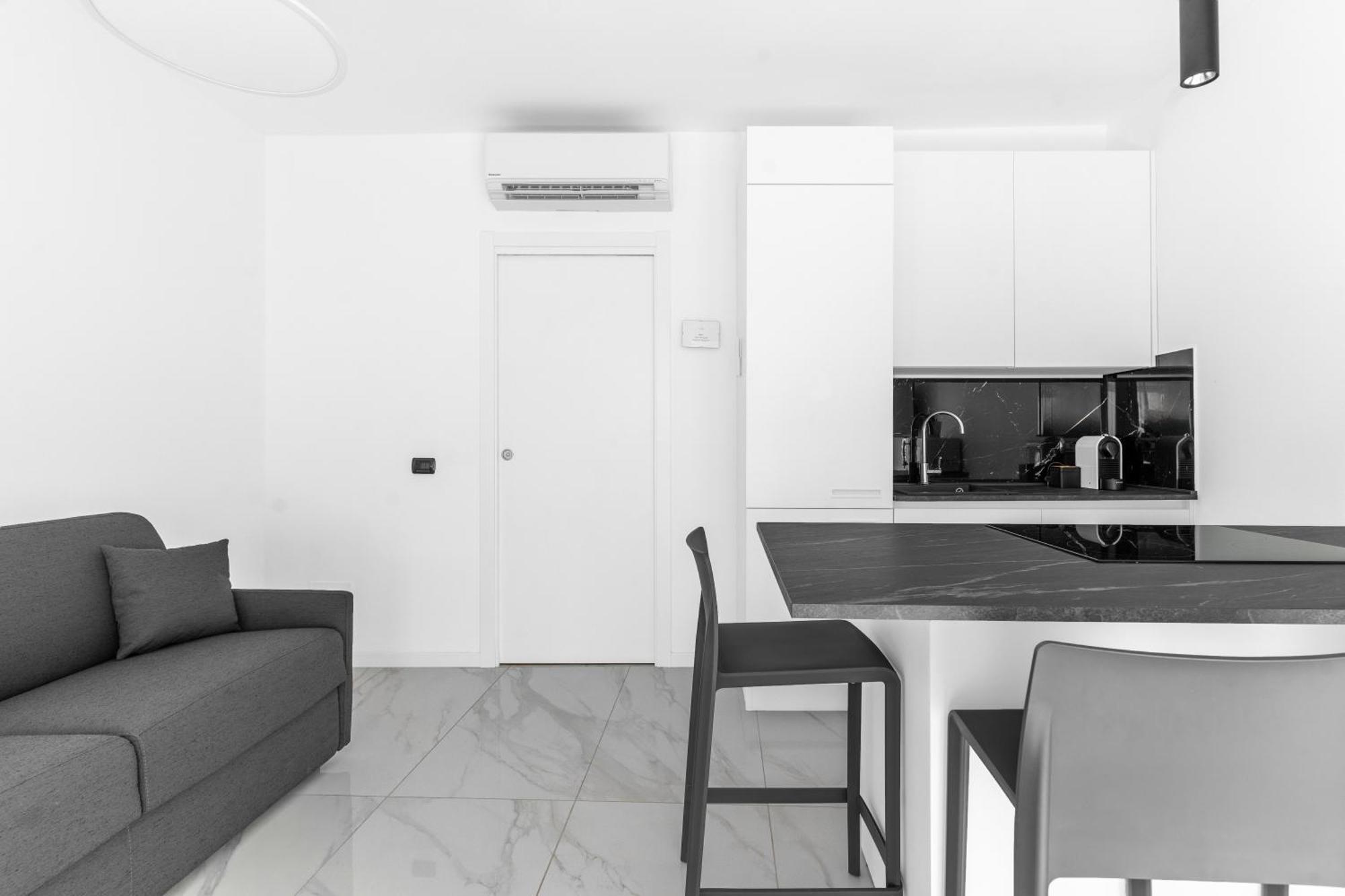 Mi Casa - Appartamento In Ponte Nuovo Милан Экстерьер фото
